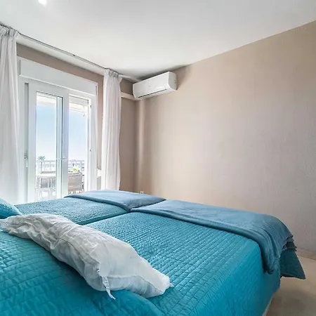 83-beachfront Apartment, Fuengirola